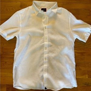 UNTUCKit short sleeve linen shirt